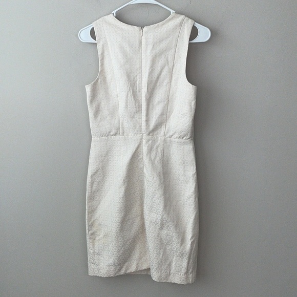 Banana Republic white dress with subtle circle pattern and gold dots size 2P - Picture 3 of 8